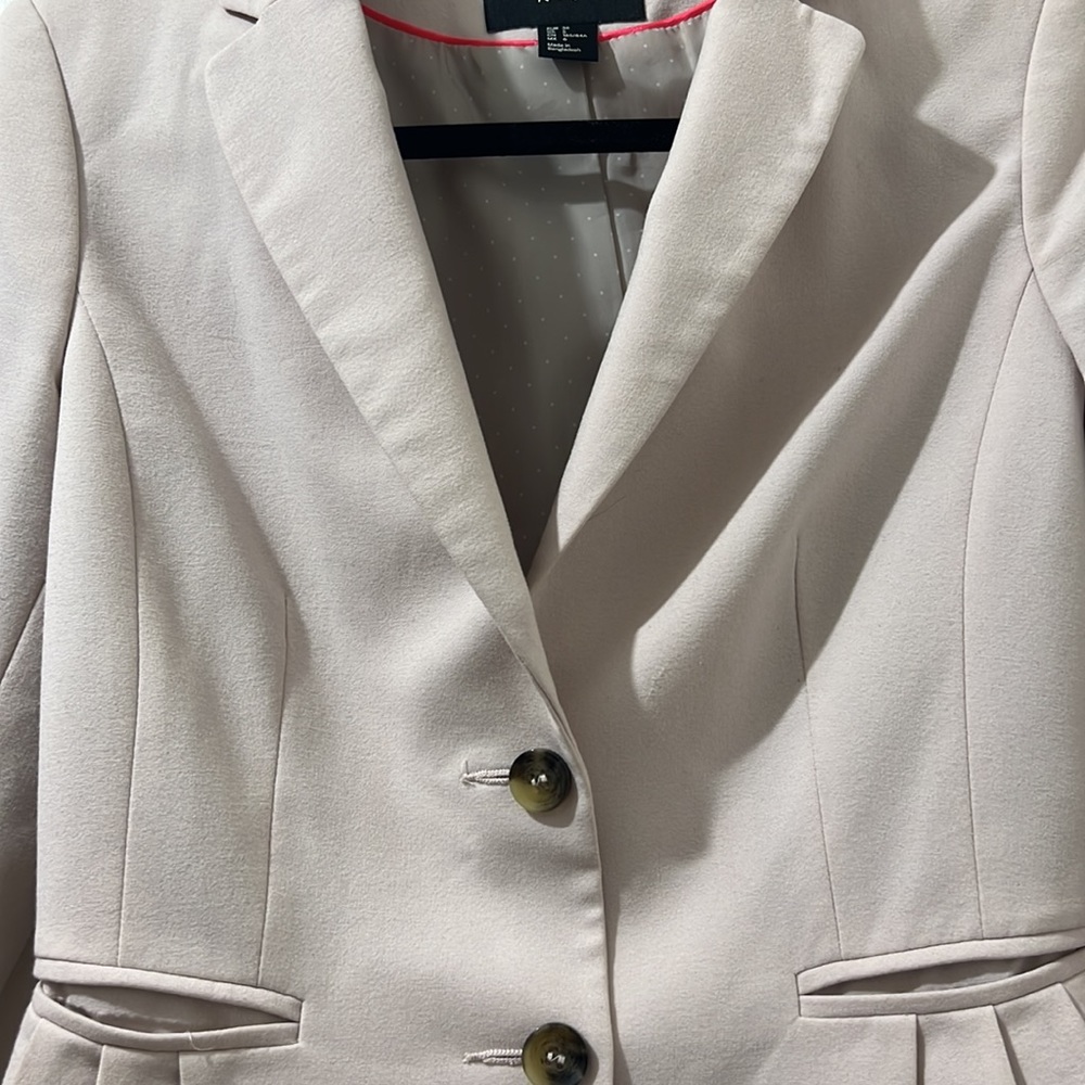 Beautiful jacket - Picture 3 of 4